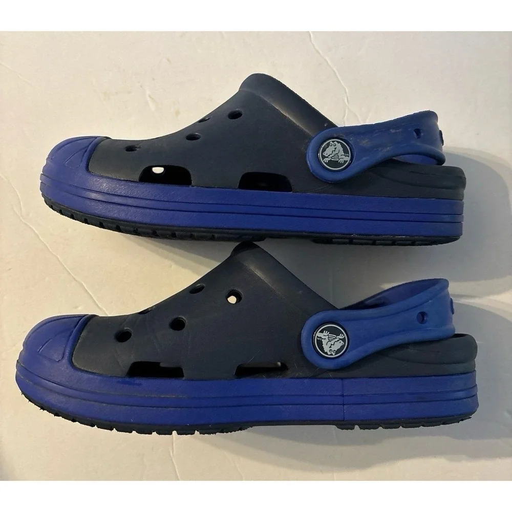 Crocs Bump It Clogs, Blue Crocs (sz. J1)